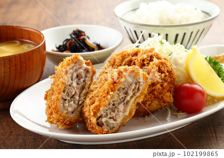 メンチカツ定食　クローズアップ 102199865