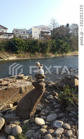 広瀬川の石を積んだ自然のオブジェ 102201155