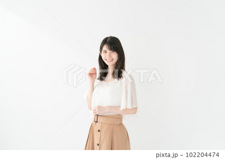 女性　ミドル　ポートレート 102204474