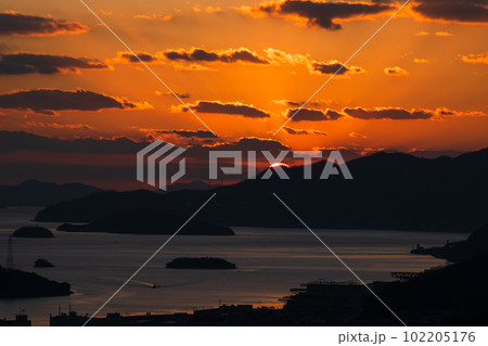 尾道市からの瀬戸内海の夕焼け|千光寺公園からの景色|広島県 尾道市からの瀬戸内海の夕焼け|千光寺公園からの景色|広島県 102205176