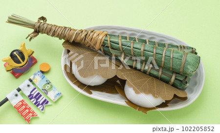 ちまきと柏餅｜端午の節句イメージ 102205852