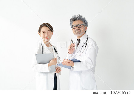 医療　ドクター　2人 102206550