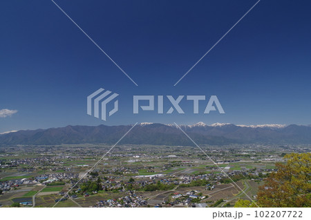 信州安曇野 北アルプス常念岳を望む 安曇野春景色 信州安曇野 北アルプス常念岳を望む 安曇野春景色 102207722