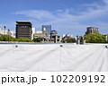 G7サミットに向けて警備を強化するため広島平和記念公園に設置されたフェンス 102209192