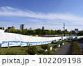 G7サミットに向けて警備を強化するため広島平和記念公園に設置されたフェンス 102209198