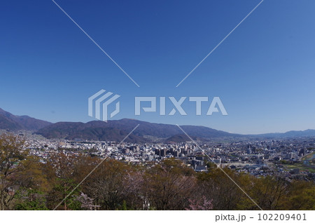 信州 長野県松本市 城山公園展望台より城山公園・松本市南部 超広角撮影 信州 長野県松本市 城山公園展望台より城山公園・松本市南部 超広角撮影 102209401