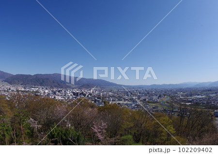 信州　長野県松本市　城山公園展望台より城山公園・松本市南部　超広角撮影 102209402