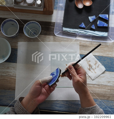 「金継ぎ・作業手元3」 102209961