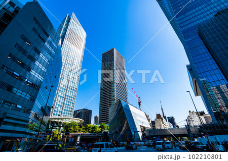 変貌が続く東京 虎ノ門2丁目交差点 国道1号と環二通り 2023.04　a-2 高彩度コントラスト 102210801