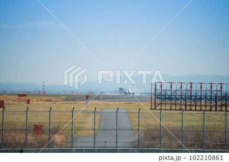 【京浜島緑道公園から見たA滑走路16Rに着陸】 102210861