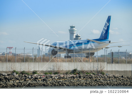 【京浜島つばさ公園からのANA機 管制塔有】 【京浜島つばさ公園からのANA機 管制塔有】 102210864