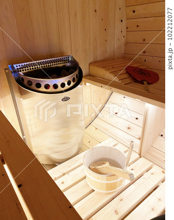 バレルサウナでロウリュ バレルサウナでロウリュ 102212077