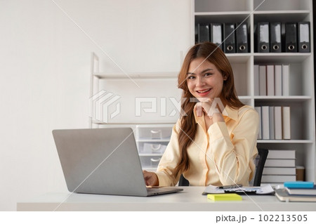 Portrait of successful confident pretty, Young asian business woman or freelancer wearing formal stylish clothes, arms crossed, looking at camera, smiling friendly 102213505