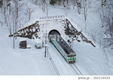 【キハ40】根室本線 富良野〜野花南【滝里トンネル】 102219103