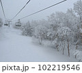 雪降ってるときの長野県竜王 102219546
