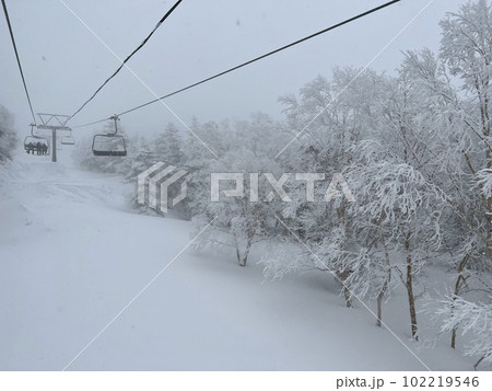 雪降ってるときの長野県竜王 雪降ってるときの長野県竜王 102219546