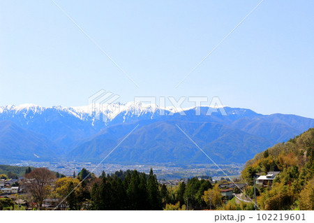 5月の中央アルプス　　　伊那谷からの中央アルプス 102219601