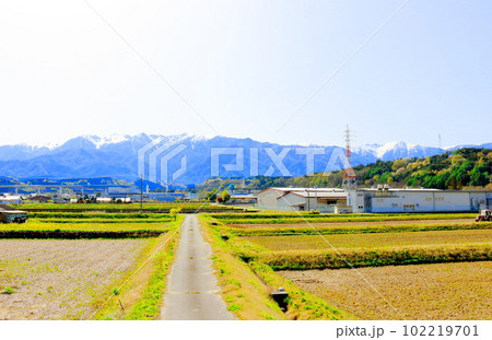 5月の中央アルプス　　　伊那谷からの中央アルプス 102219701