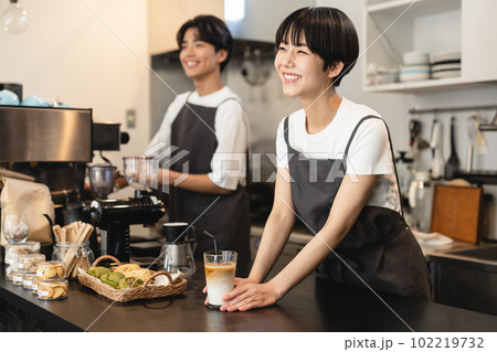 カフェスタッフ　アルバイト 102219732