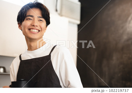 男性　飲食店　アルバイト　スタッフ 102219737