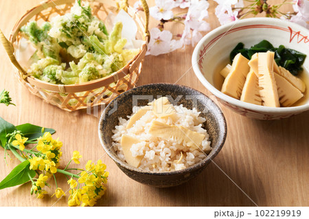 春の料理 筍ご飯 若竹煮 山菜の天ぷら 春の料理 筍ご飯 若竹煮 山菜の天ぷら 102219919