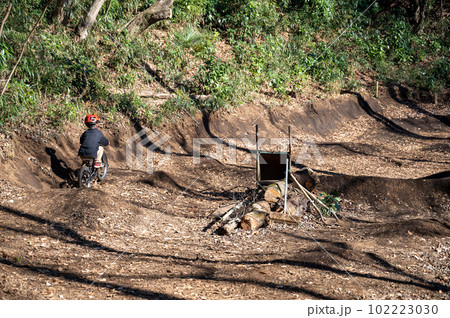 子供 マウンテンバイク コース 子供 マウンテンバイク コース 102223030