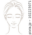 目を閉じた女性の顔のアップイラスト　線画のみ 102223071
