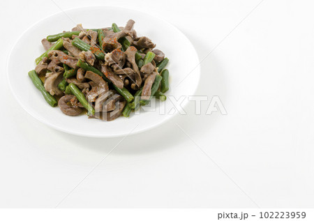 豚ハツとサヤインゲンの炒め物 102223959