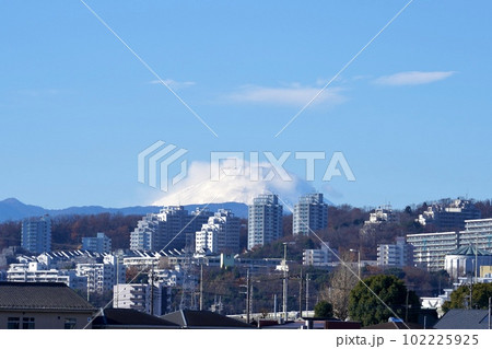 調布市から眺める富士山 102225925
