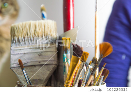 Old used brushes of the artist in the workshop Old used brushes of the artist in the workshop 102226332
