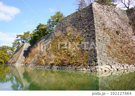 伊賀上野城の高石垣（三重県伊賀市） 102227864