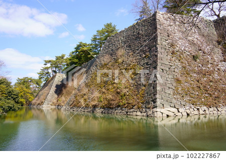 伊賀上野城の高石垣（三重県伊賀市） 102227867