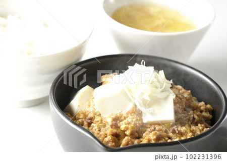 お豆腐たっぷりピリ辛熱々麻婆豆腐とライスとたまごスープ お豆腐たっぷりピリ辛熱々麻婆豆腐とライスとたまごスープ 102231396