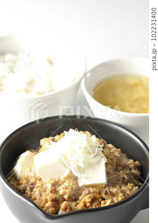 お豆腐たっぷりピリ辛熱々麻婆豆腐とライスとたまごスープ 102231400