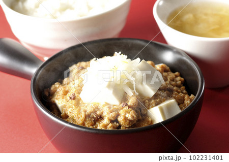 お豆腐たっぷりピリ辛熱々麻婆豆腐とライスとたまごスープ 102231401