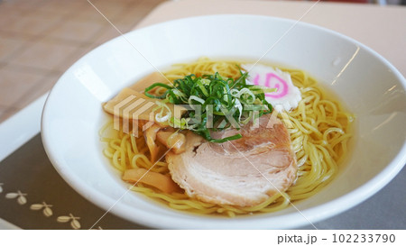 ファーストフードで食べる夏季限定の冷やしラーメン ファーストフードで食べる夏季限定の冷やしラーメン 102233790