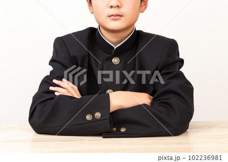 腕組みする中学生 腕組みする中学生 102236981