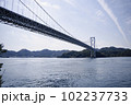 海にかかる大きな吊橋 102237733