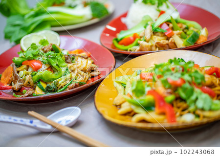 ベトナム風焼きそば 麺類3品 ベトナム風焼きそば 麺類3品 102243068