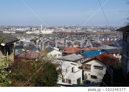 百草団地緑地から見た府中・国分寺方面の遠望 102246377