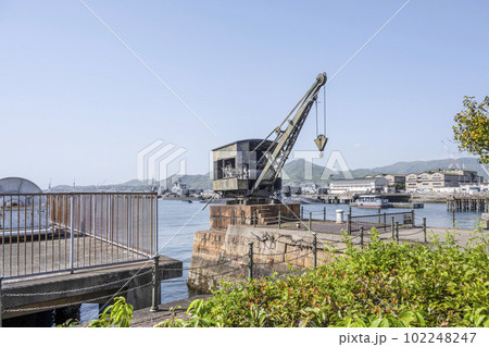 呉市「アレイからすこじま」旧魚雷積載用クレーン  102248247