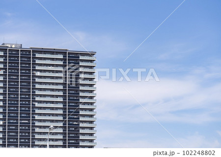 青空と大型マンション 青空と大型マンション 102248802