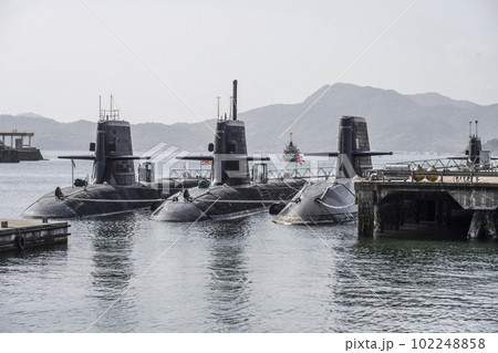 呉市公園「アレイからすこじま」から見る港風景 102248858