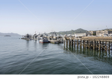 呉市公園「アレイからすこじま」から見る港風景 呉市公園「アレイからすこじま」から見る港風景 102248869