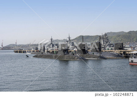 呉市公園「アレイからすこじま」から見る港風景 102248871