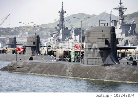 呉市公園「アレイからすこじま」から見る港風景 102248874