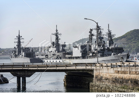 呉市公園「アレイからすこじま」から見る港風景 呉市公園「アレイからすこじま」から見る港風景 102248886