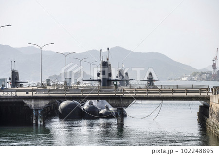 呉市公園「アレイからすこじま」から見る港風景 呉市公園「アレイからすこじま」から見る港風景 102248895
