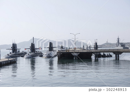 呉市公園「アレイからすこじま」から見る港風景 102248913