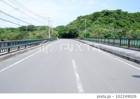 沖縄の道路 102249026